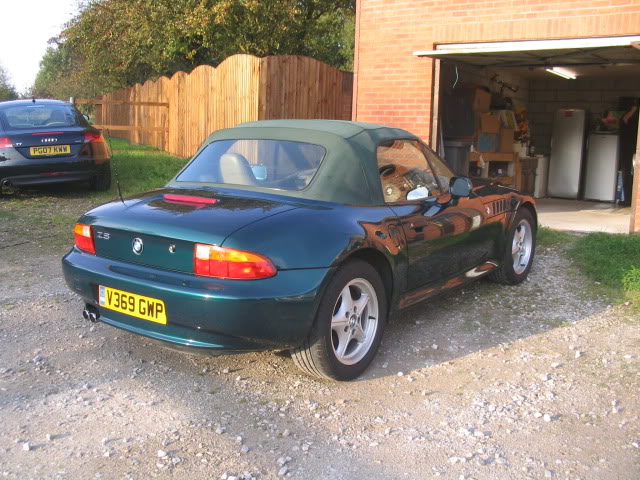 ai162.photobucket.com_albums_t261_zippy_album_2007_Zippy_20Roof_20Colour_20Change_9.jpg